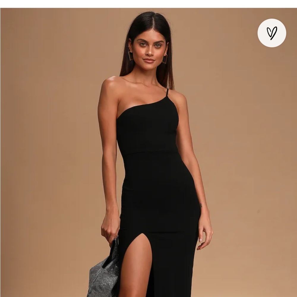 Black one-shoulder